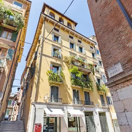Centro Piazza Erbe Verona